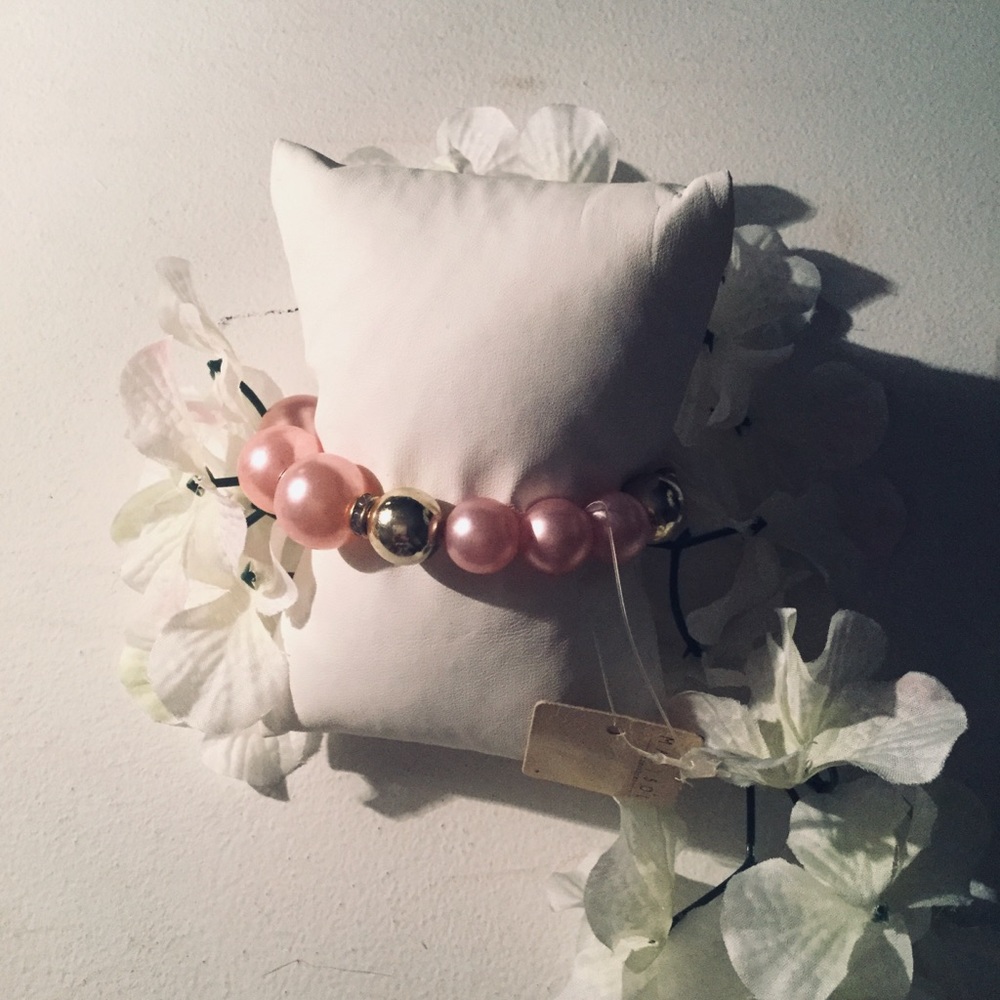 Faux pearl bracelet and earrings